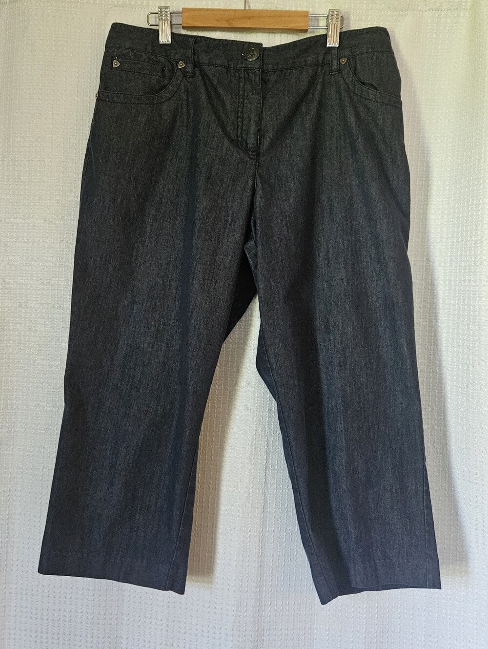 Larry Levine Dark Chambray Denim Capri Pants